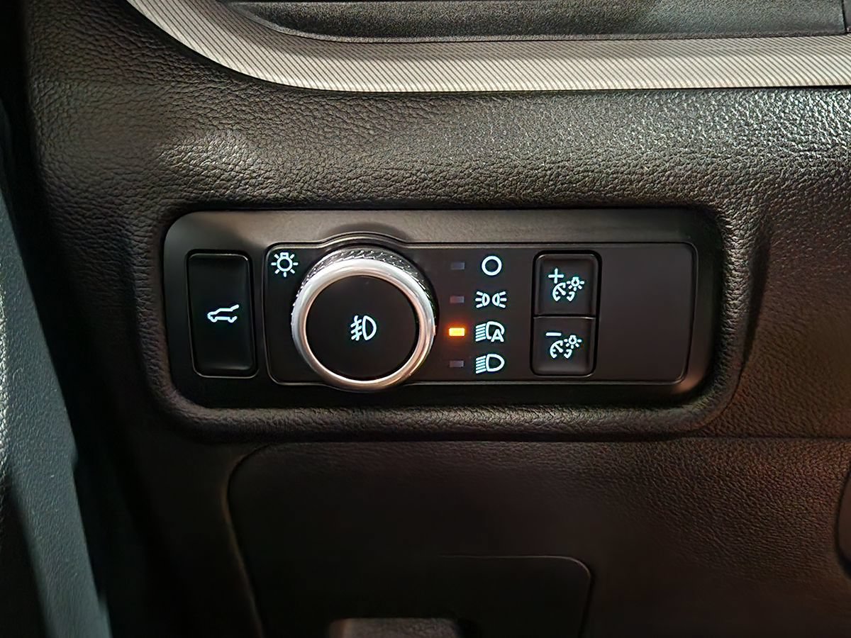 Used 2023 Ford Explorer XLT w/ Equipment Group 202A RWD image 42
