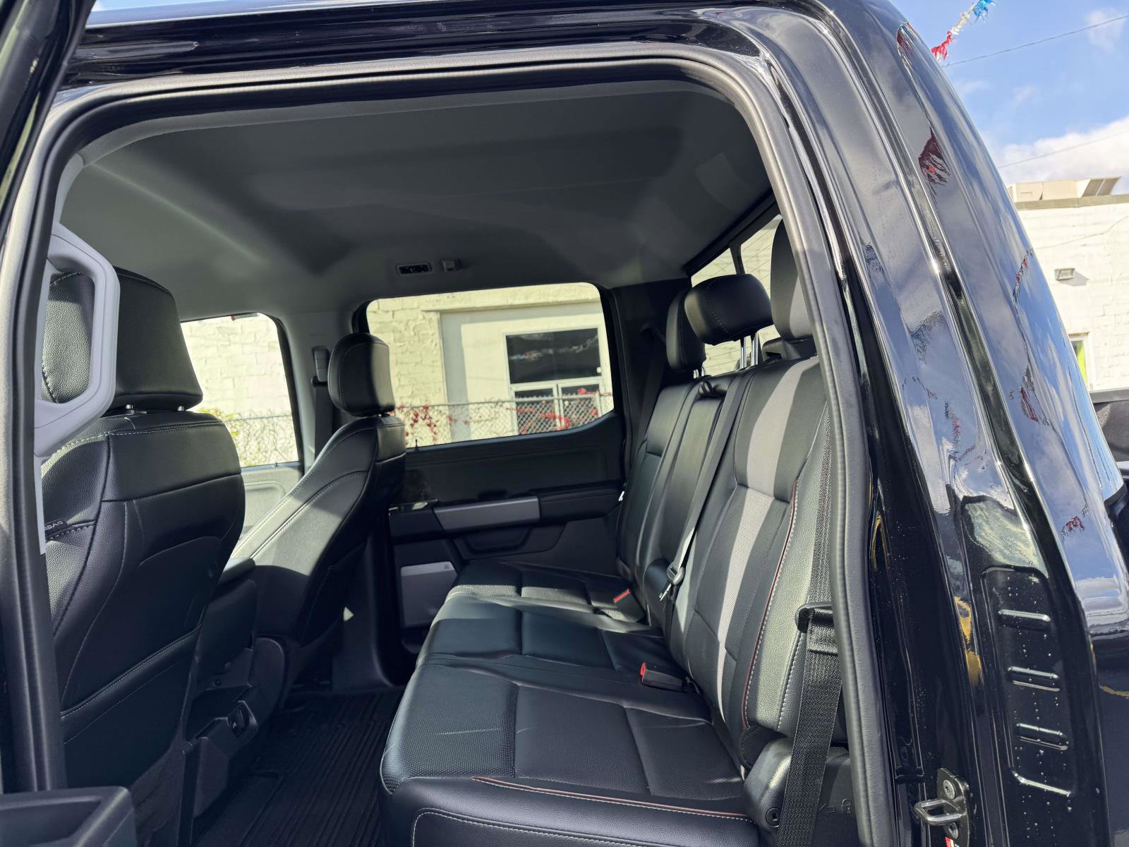 Used 2024 Ford F350 Lariat w/ Sport Appearance Package image 11