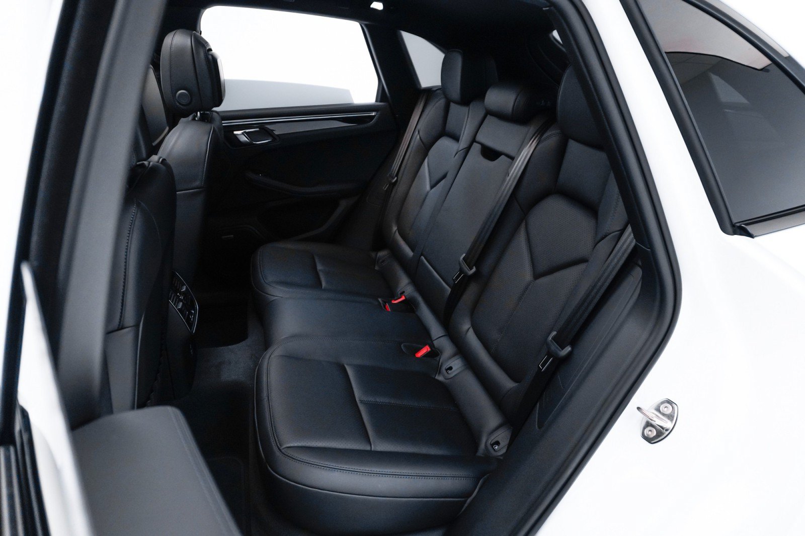 Certified 2023 Porsche Macan Turbo AWD/4WD image 26