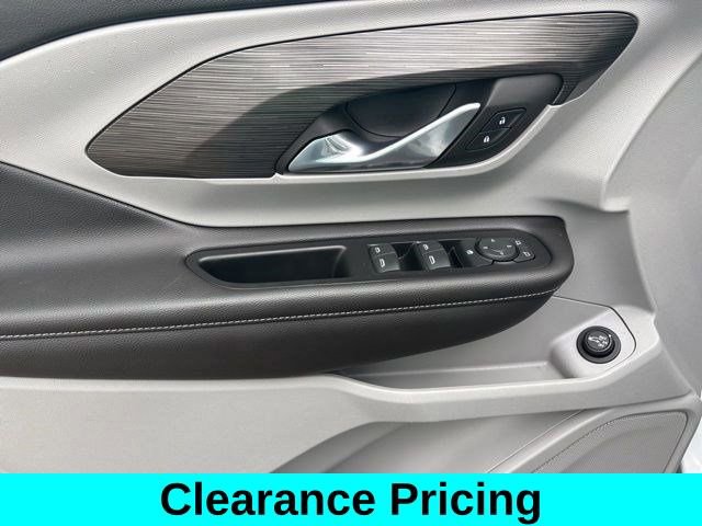 Used 2023 GMC Terrain SLE w/ Driver Convenience Package image 13