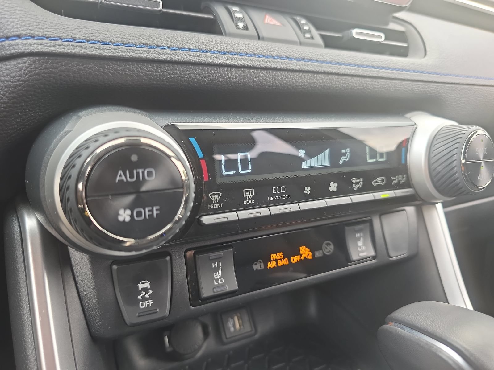 Used 2025 Toyota RAV4 XSE AWD/4WD image 24