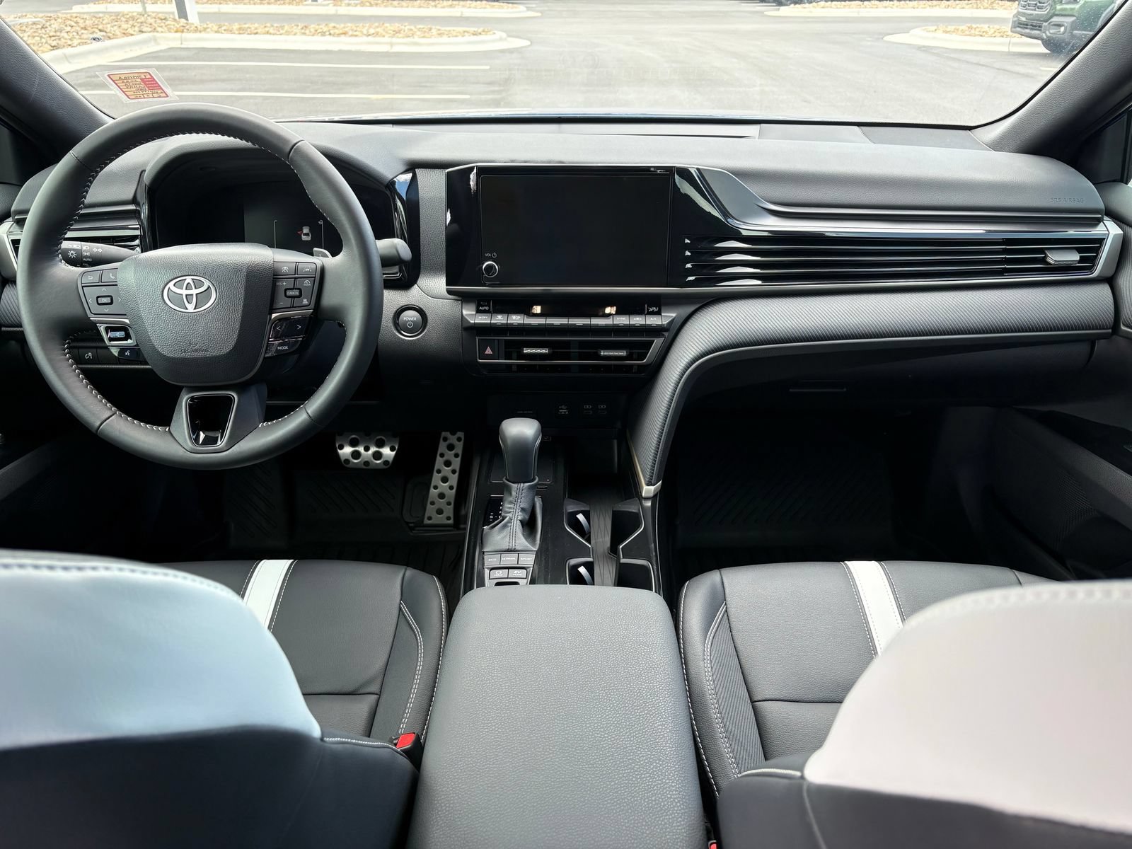 Used 2025 Toyota Camry SE FWD image 13