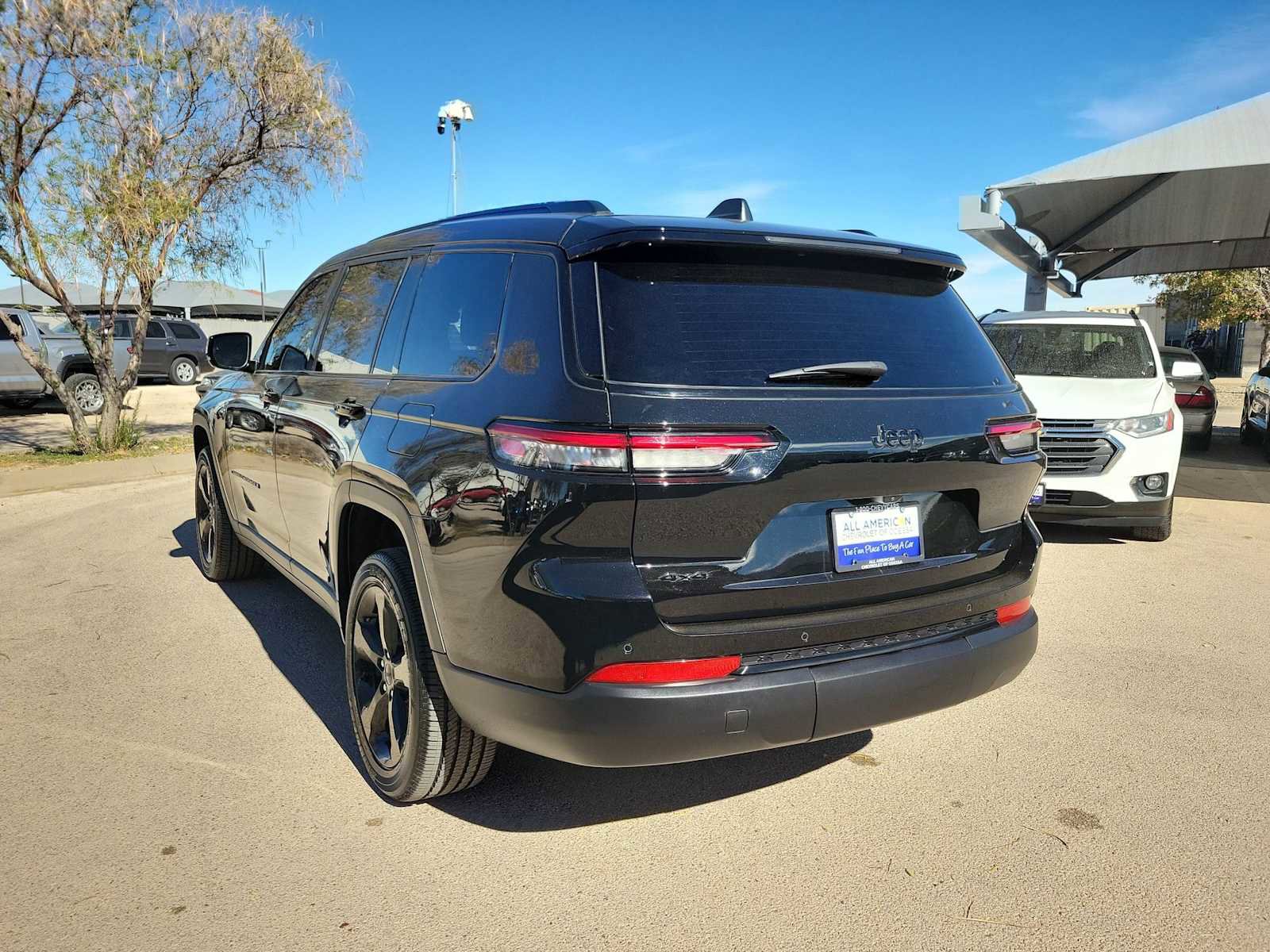 Used 2025 Jeep Grand Cherokee L Laredo image 4