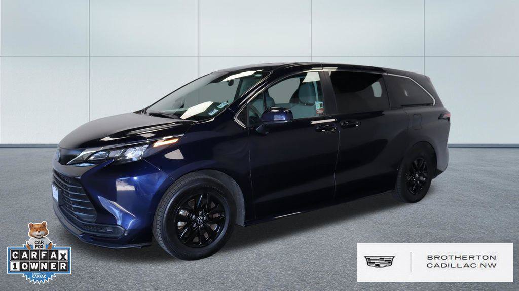 Used 2024 Toyota Sienna LE AWD/4WD image 1