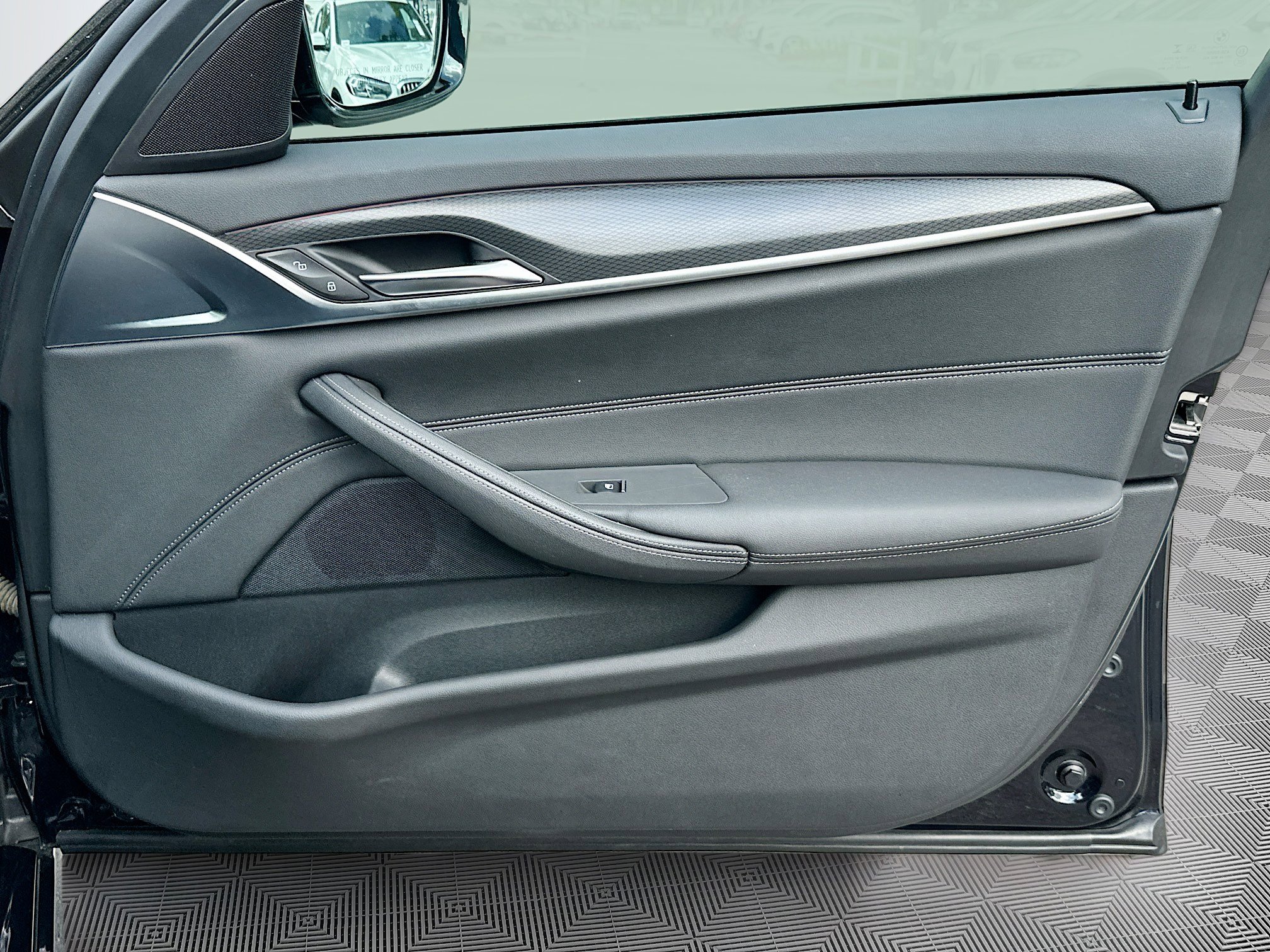 Used 2023 BMW 530e w/ M Sport Package image 36