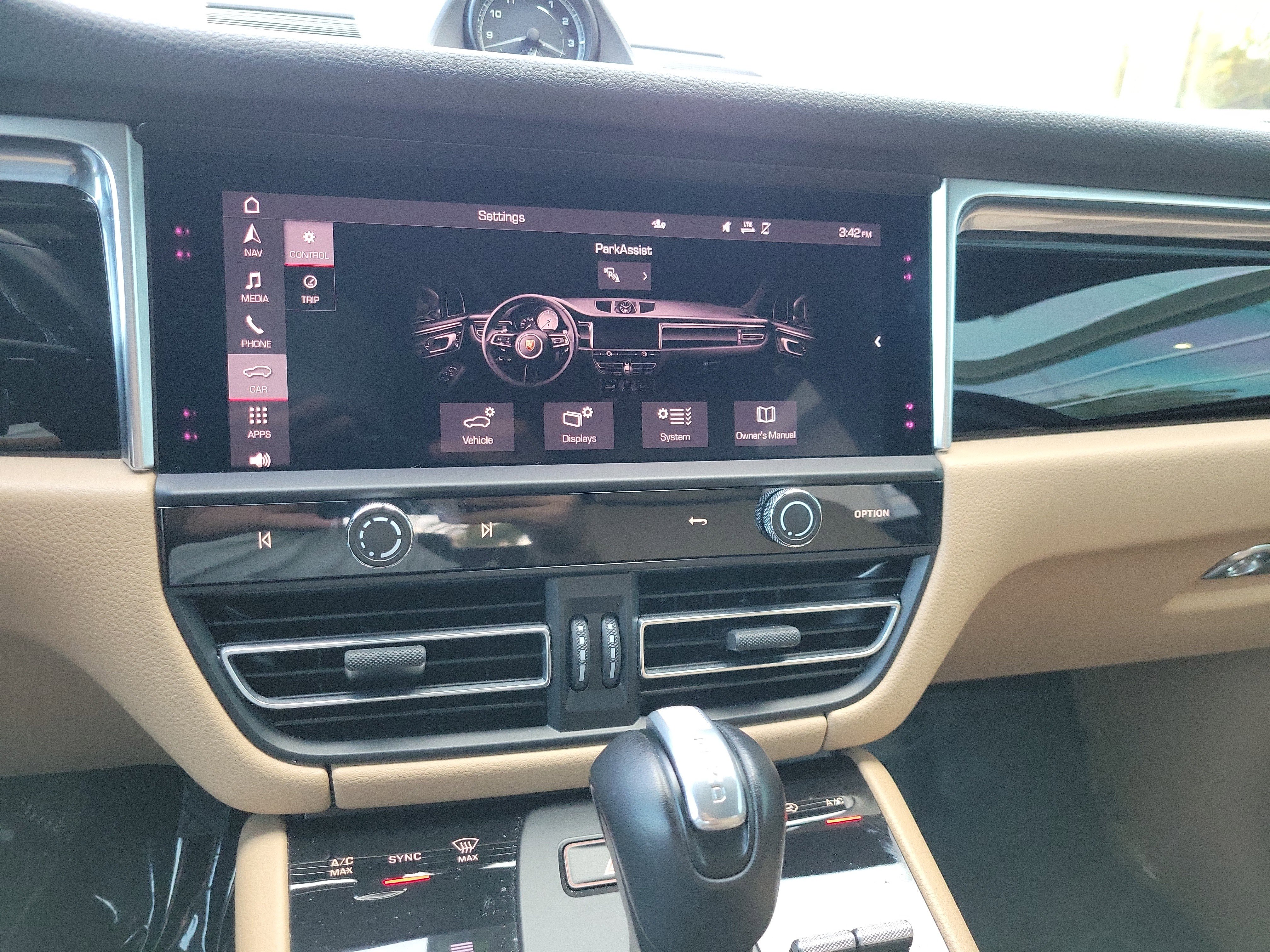 Used 2024 Porsche Macan image 26