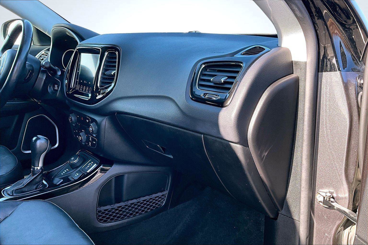 Used 2018 Jeep Compass Limited image 18