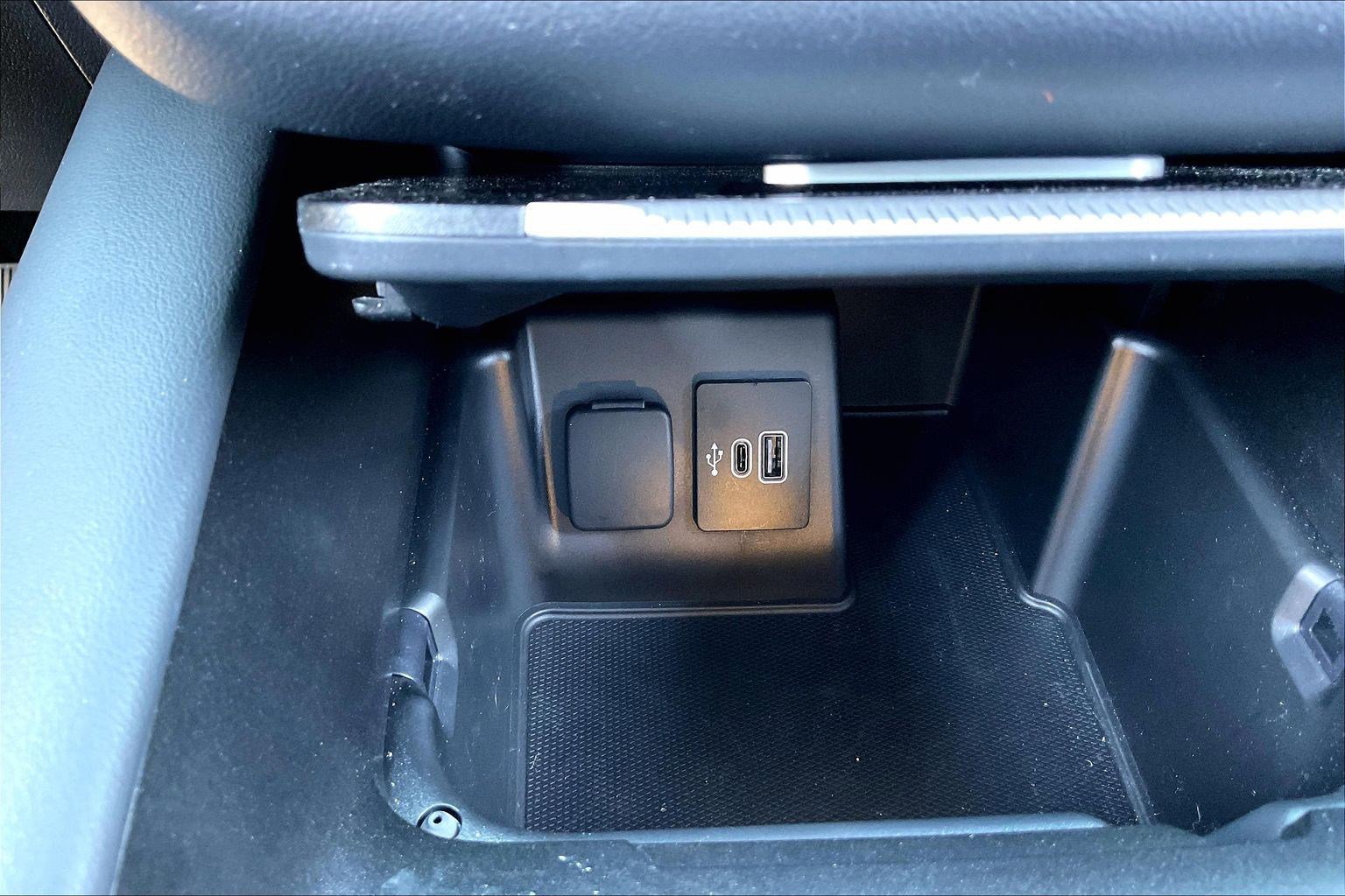 Used 2025 Ford Explorer ST image 23
