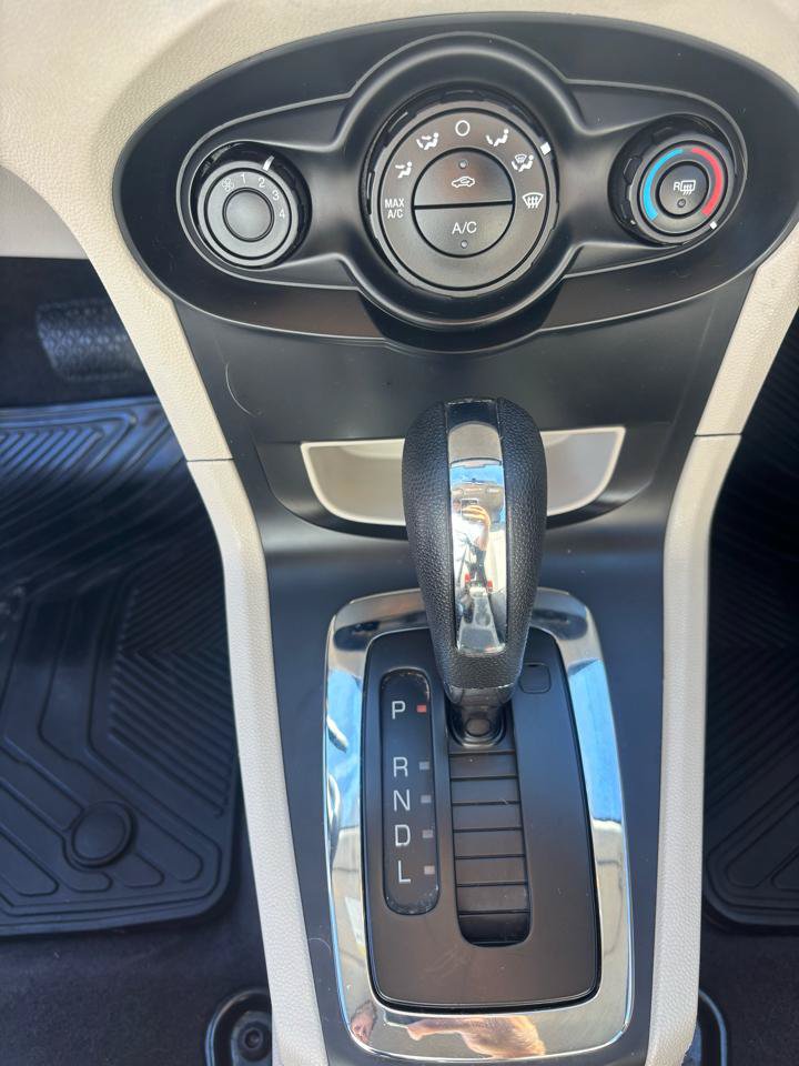 Used 2012 Ford Fiesta SE FWD image 12