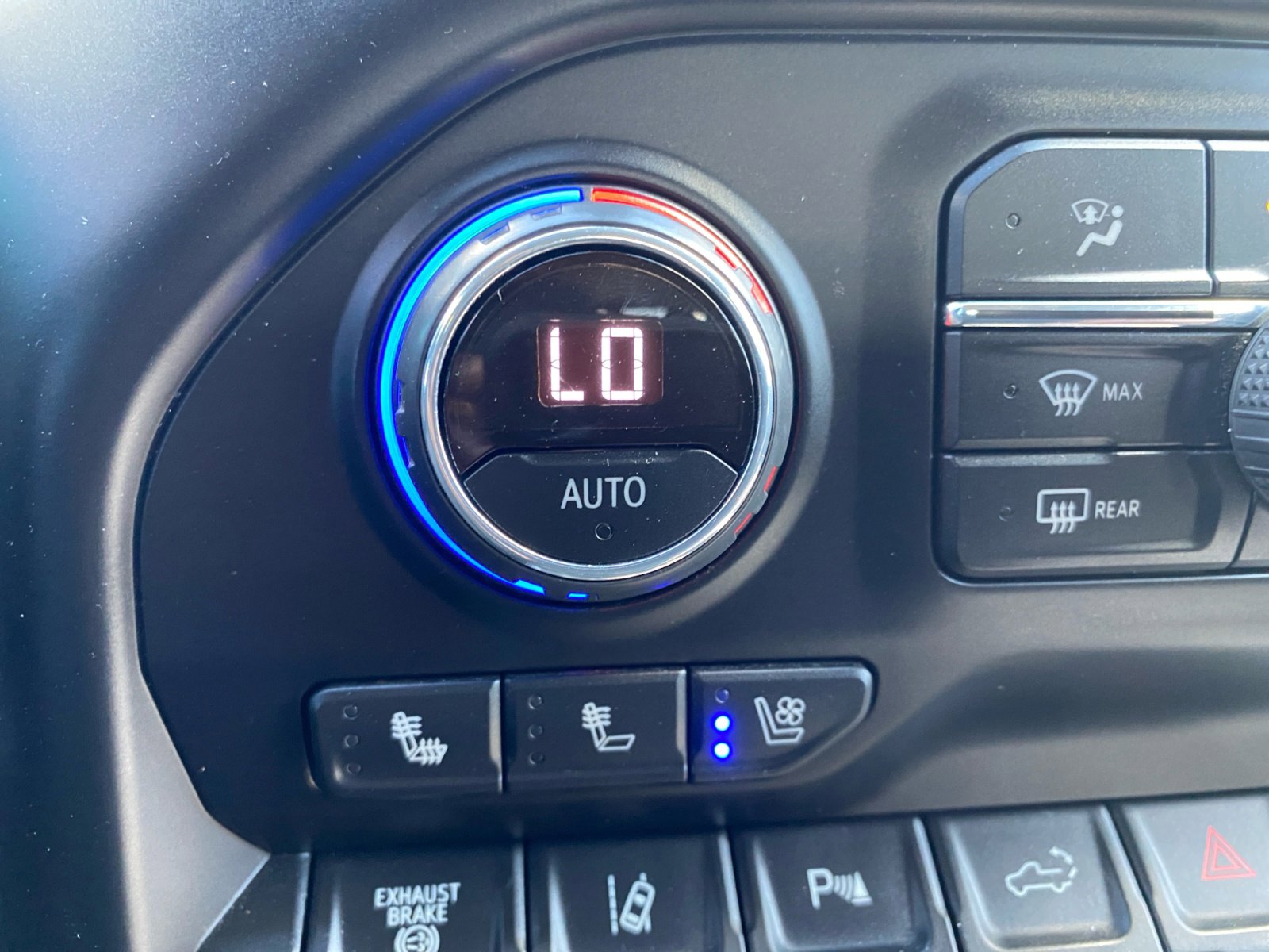 Used 2020 Chevrolet Silverado 2500 LTZ w/ LTZ Premium Package image 26