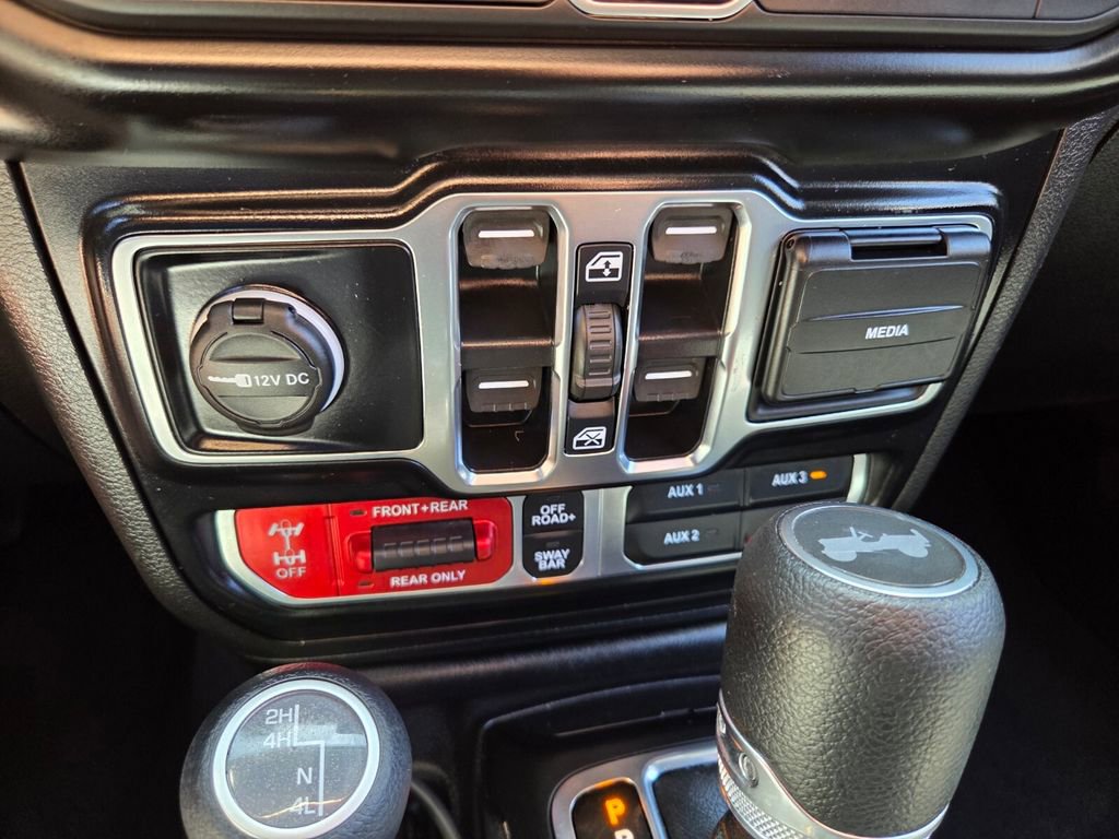 Used 2022 Jeep Wrangler Unlimited Rubicon w/ LED Lighting Group AWD/4WD image 24