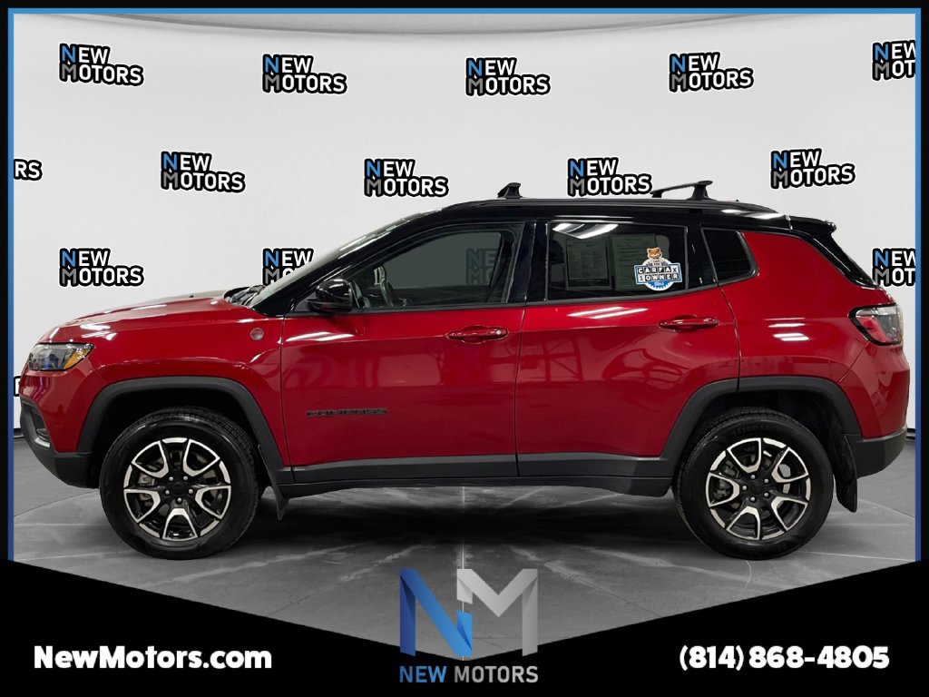 Used 2024 Jeep Compass Trailhawk w/ Trailhawk Convenience Group AWD/4WD image 2