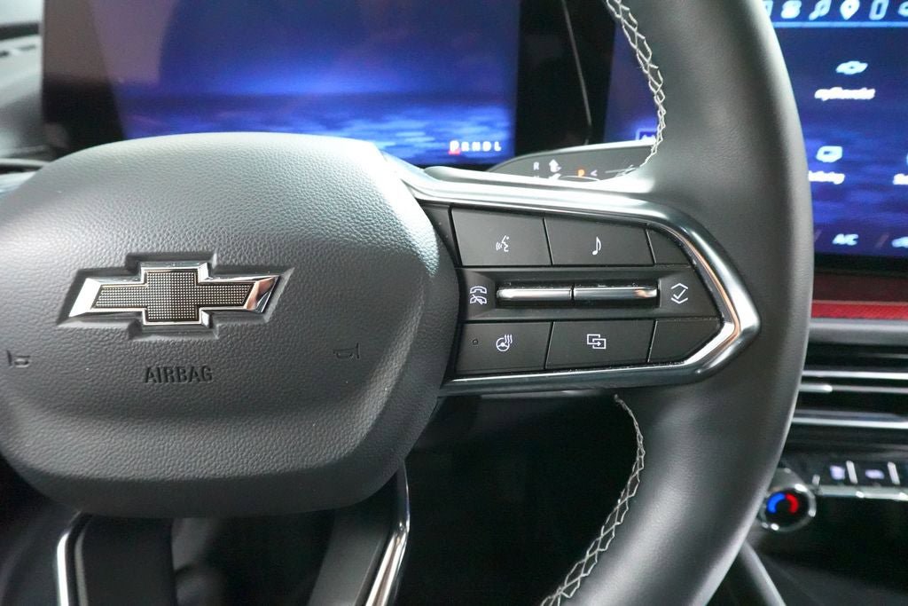 Used 2025 Chevrolet Traverse Z71 w/ Driver Confidence Package AWD/4WD image 14