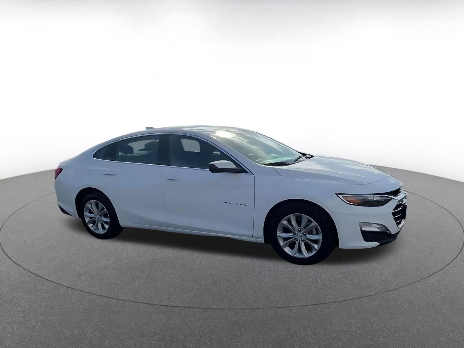 Used 2024 Chevrolet Malibu LT FWD image 2