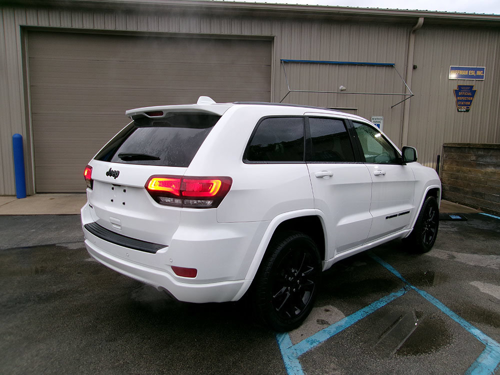 Used 2022 Jeep Grand Cherokee Laredo X AWD/4WD image 4