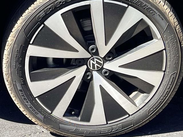 Used 2022 Volkswagen Taos SE w/ Panoramic Sunroof Package image 11