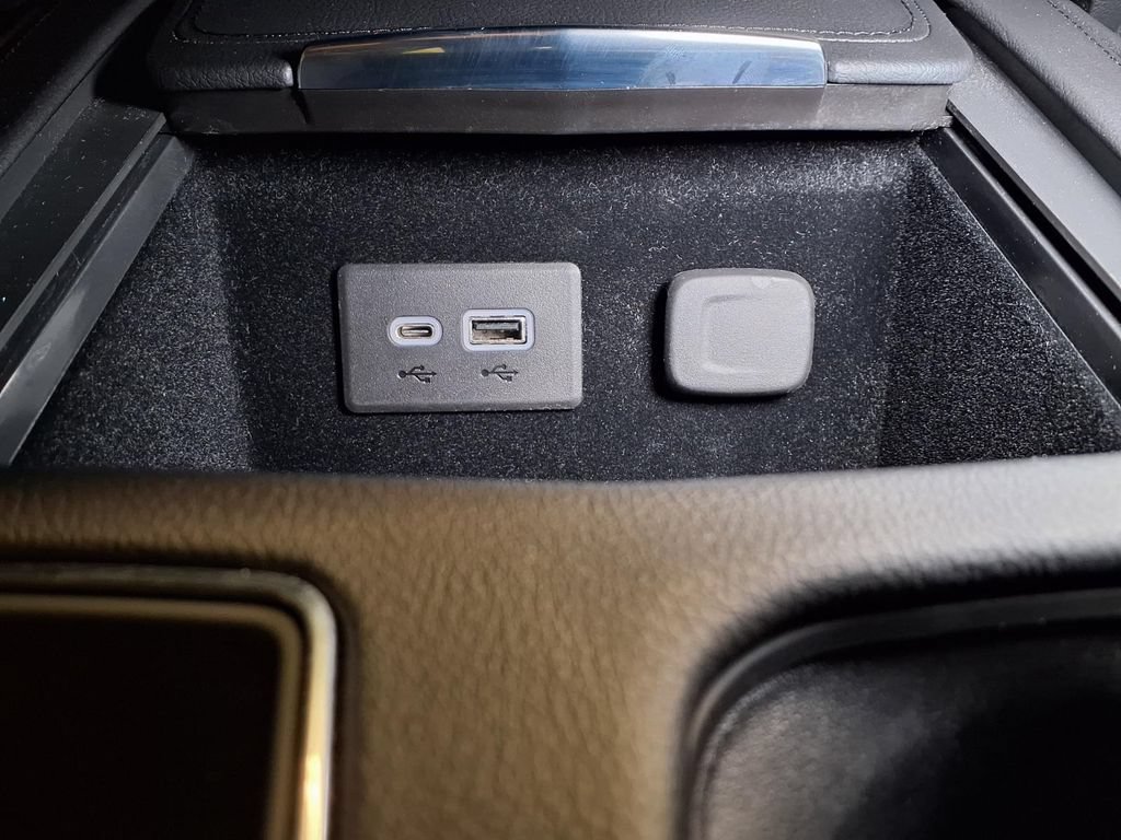 Certified 2023 Cadillac XT4 Luxury w/ Cold Weather Package FWD image 6