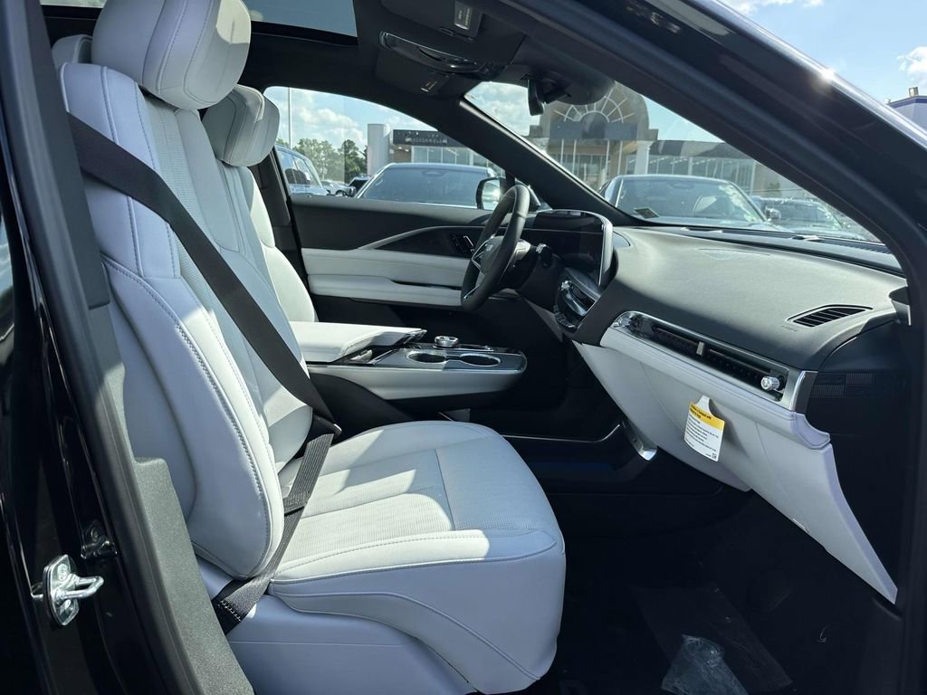 New 2025 Cadillac Lyriq Luxury image 10