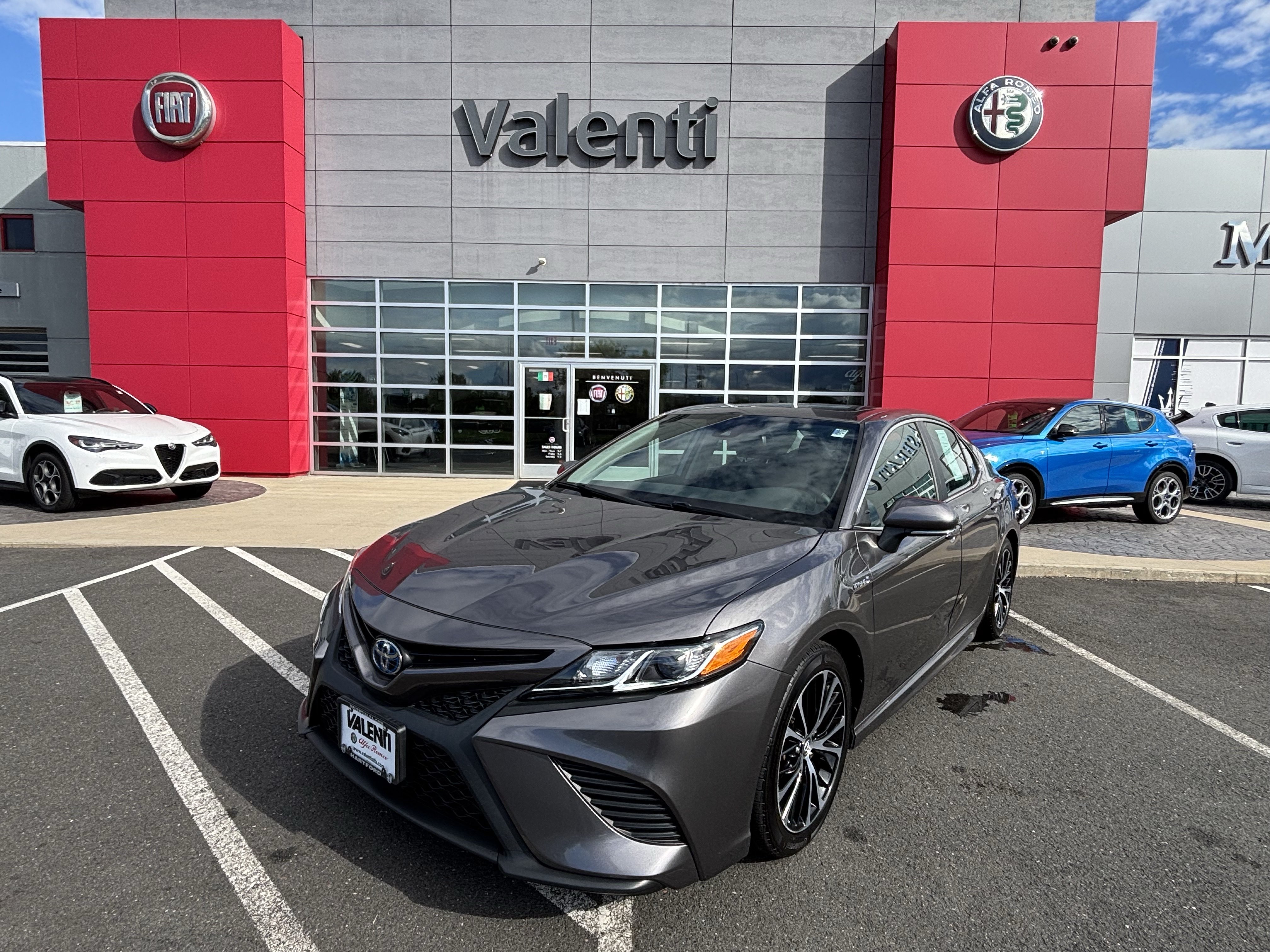 Used 2019 Toyota Camry SE w/ Audio Package FWD image 1