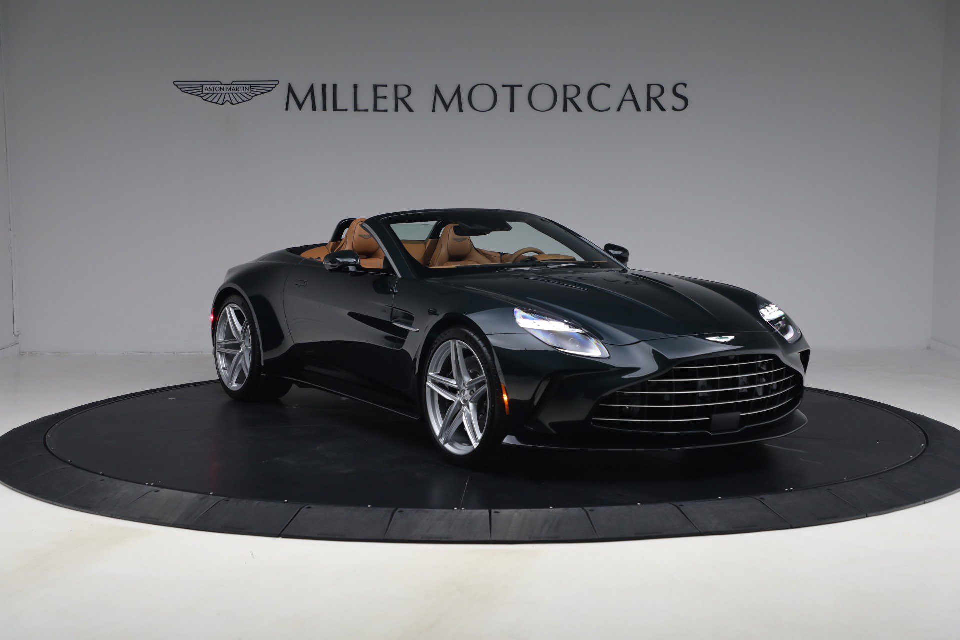 New 2026 Aston Martin V8 Vantage Roadster image 12