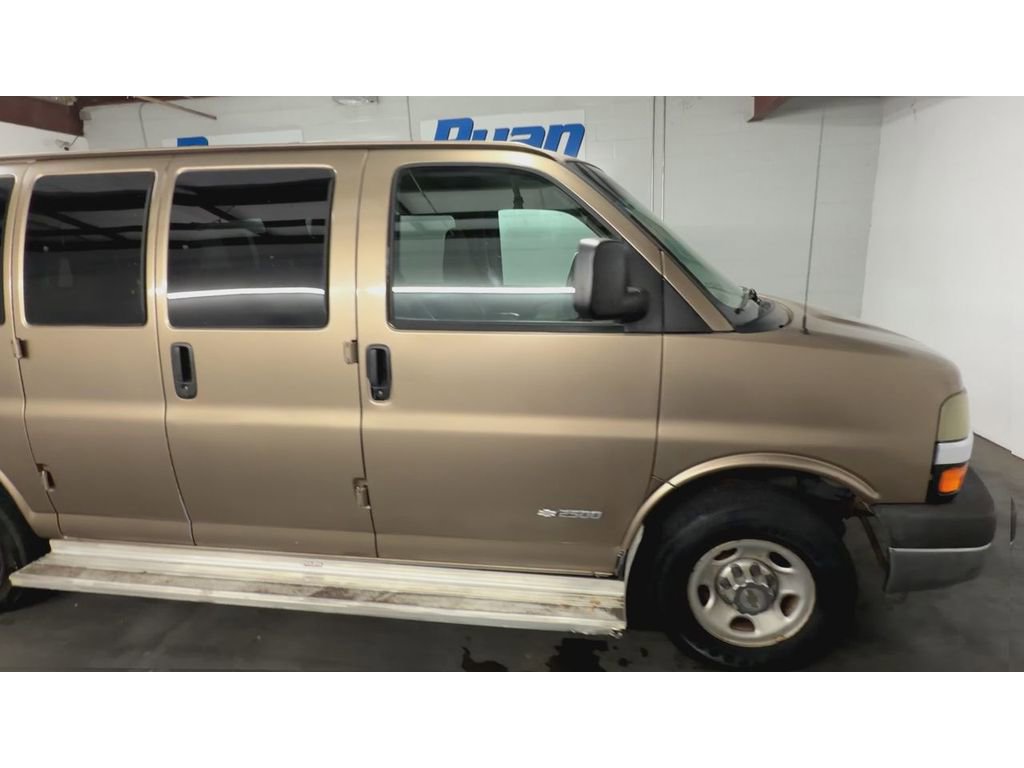 Used 2004 Chevrolet Express 2500 Passenger w/ LS Preferred Equipment Group RWD image 2