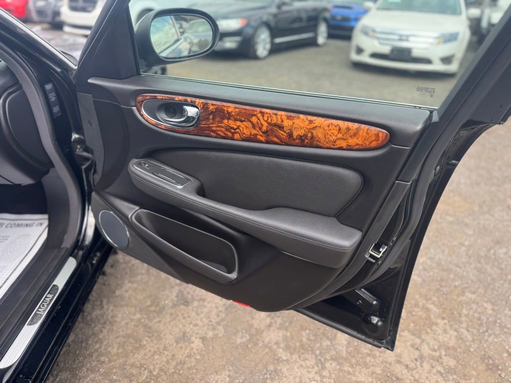 Used 2006 Jaguar XJ8 image 22