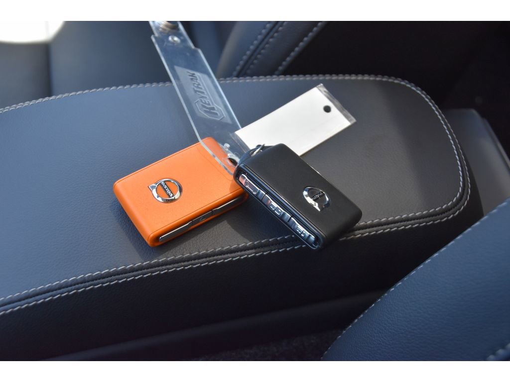 Used 2025 Volvo XC40 B5 Plus w/ Protection Package Premier image 34