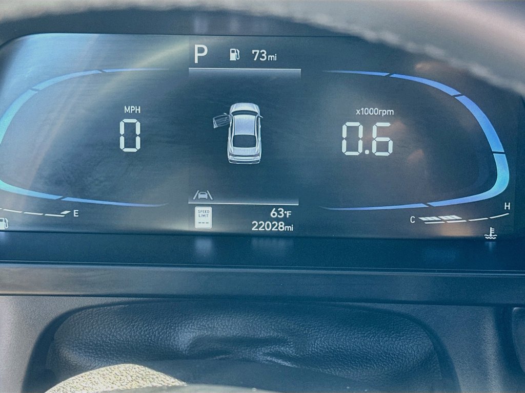 Used 2025 Hyundai Elantra Sport FWD image 12