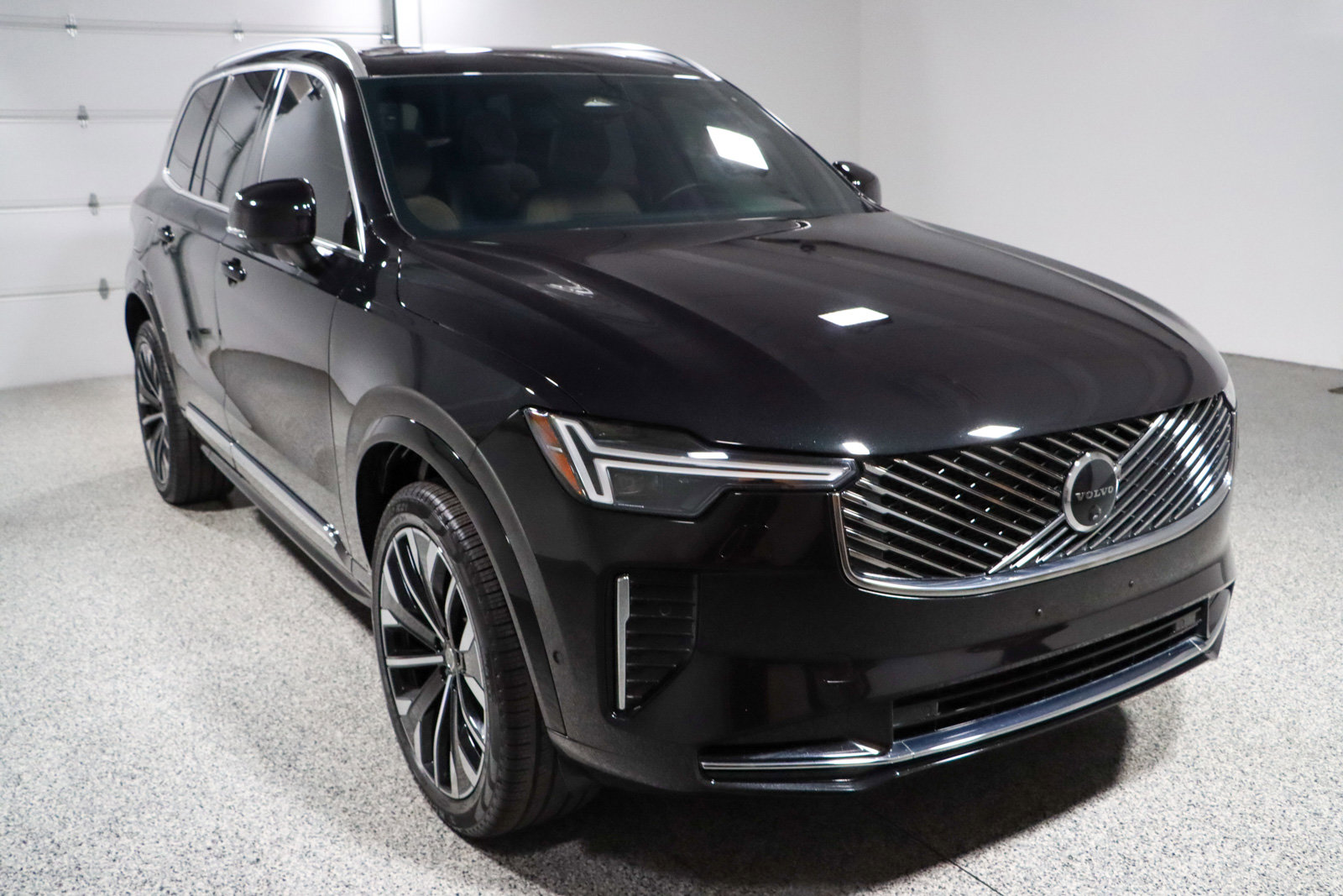 Used 2025 Volvo XC90 B6 Plus AWD/4WD image 5