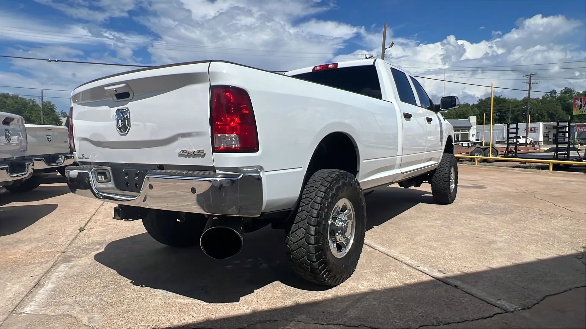 Used 2018 RAM 3500 Tradesman w/ Chrome Appearance Group AWD/4WD image 3