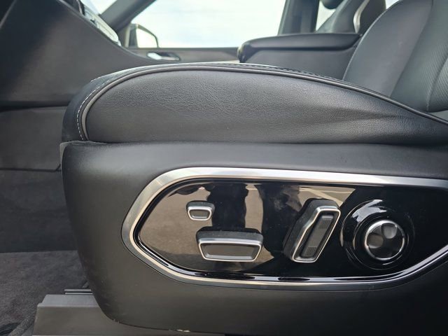 Used 2025 Jeep Grand Cherokee Overland w/ Adv Protech Group III image 28