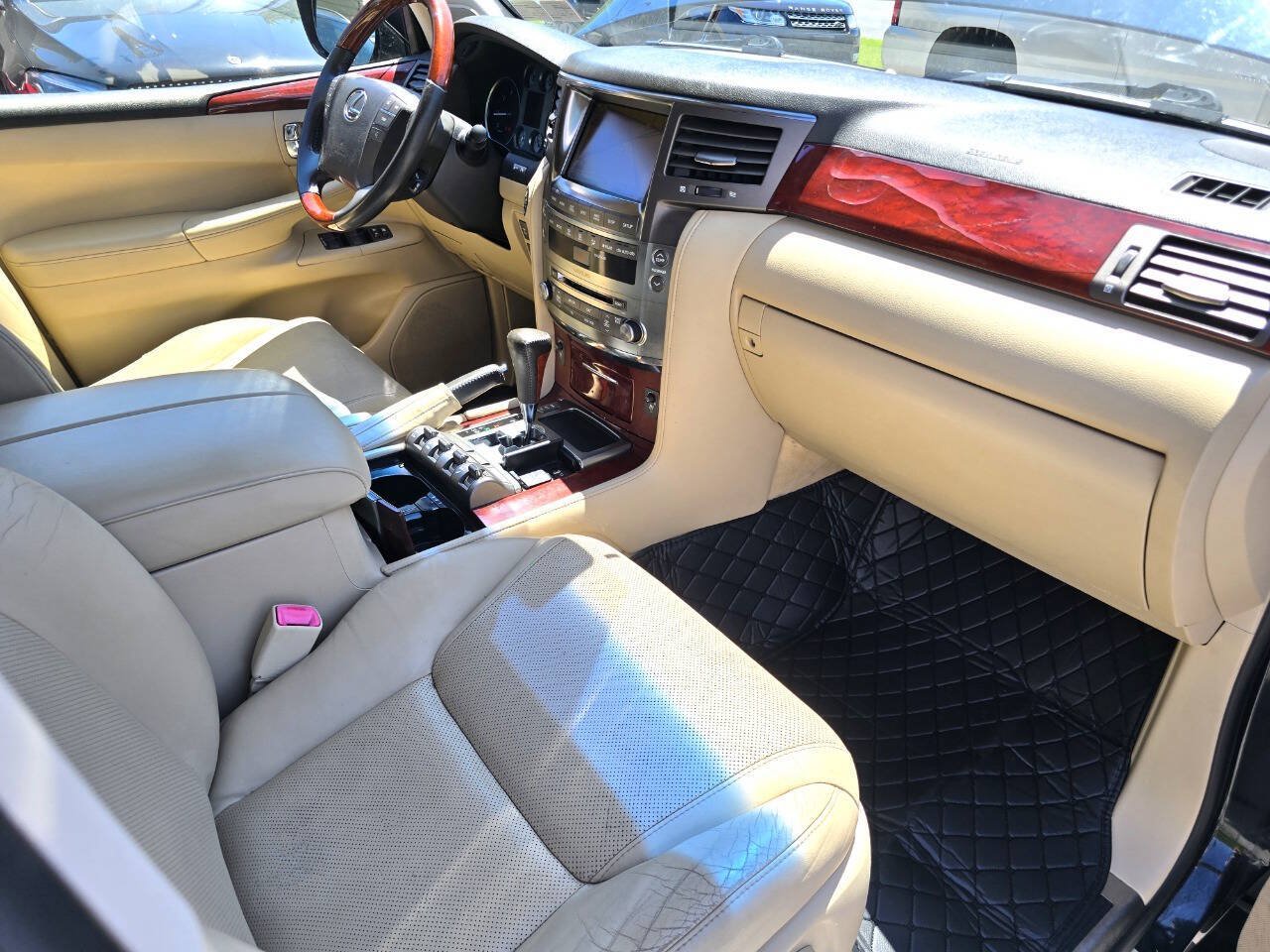 Used 2011 Lexus LX 570 4WD image 37