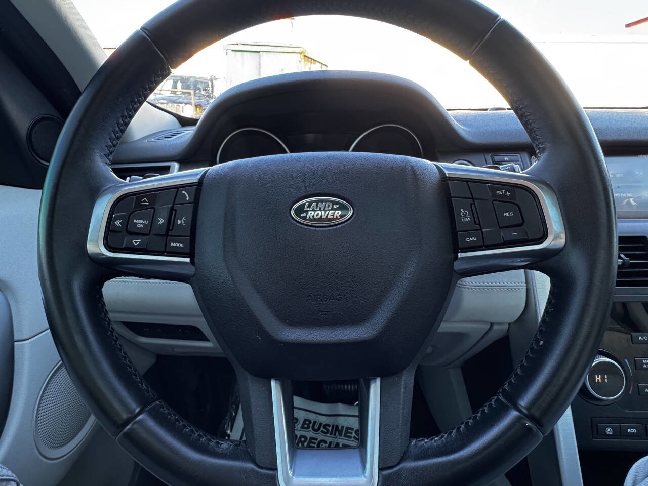 Used 2018 Land Rover Discovery Sport HSE image 17