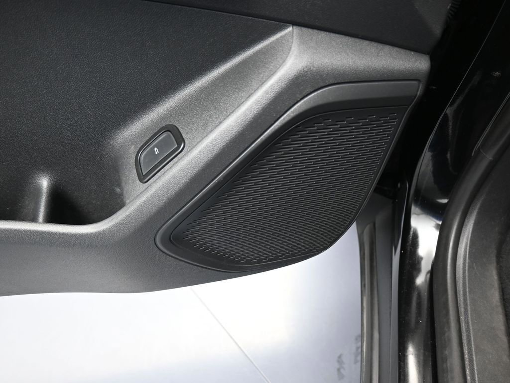 Used 2024 Chevrolet Traverse LS image 14