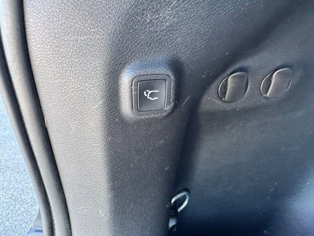 Used 2020 Jeep Cherokee Limited image 17