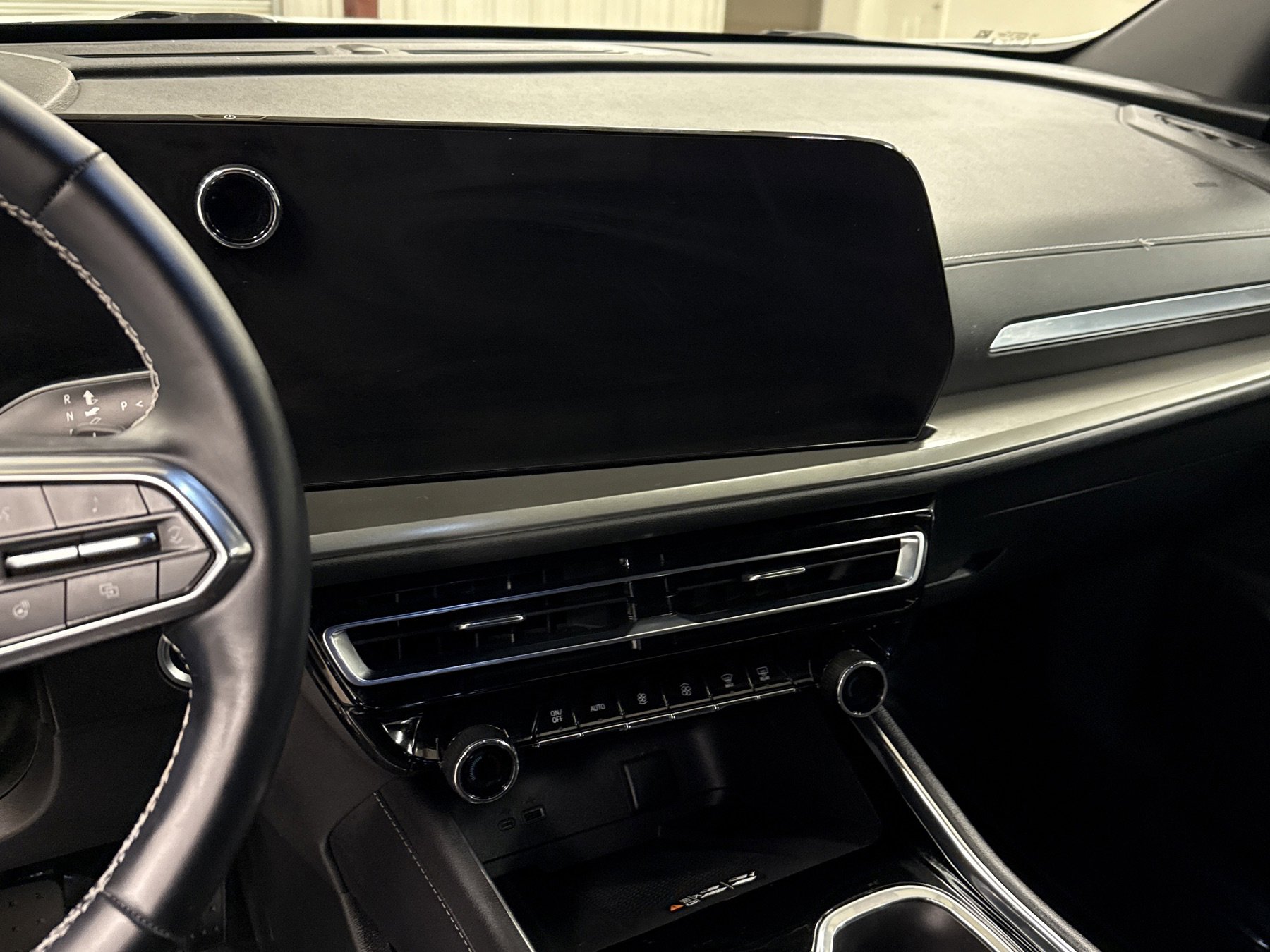 Used 2025 Chevrolet Traverse LT w/ LPO, Roadside Safety Package image 8