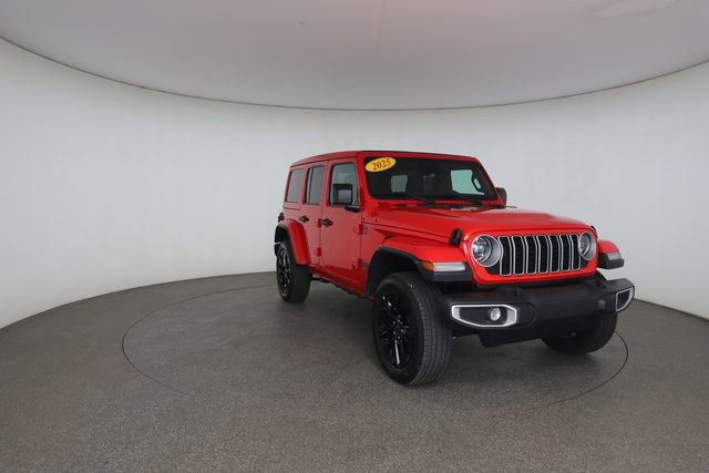 Used 2025 Jeep Wrangler Unlimited Sahara w/ Safety Group AWD/4WD image 32