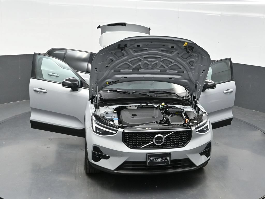 Used 2026 Volvo XC40 B5 Plus AWD/4WD image 38