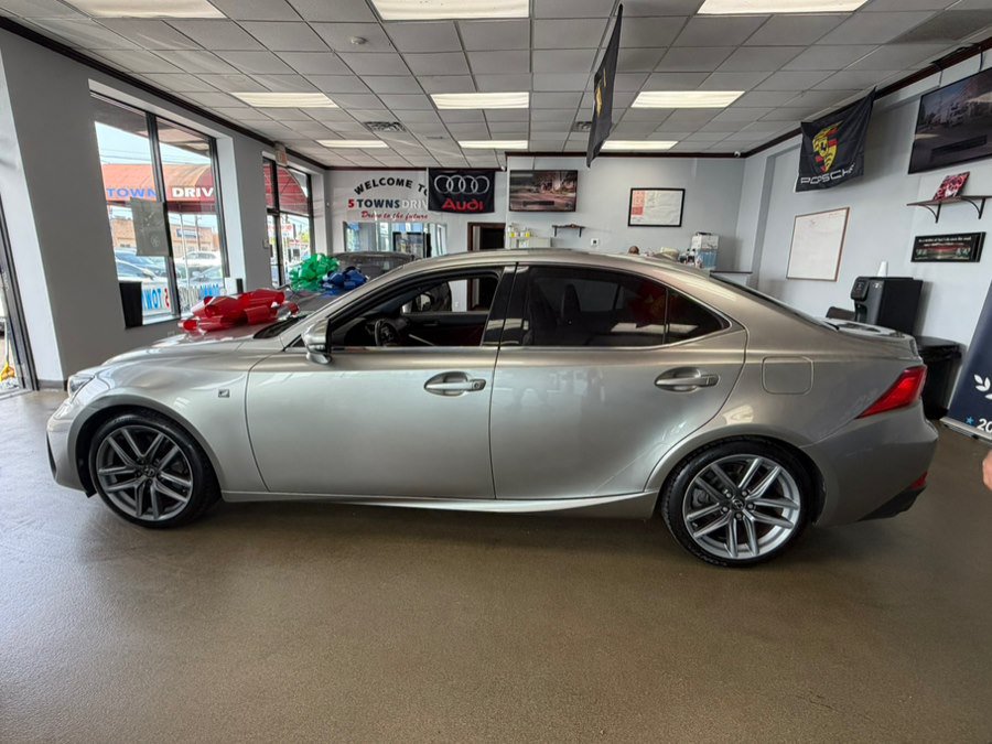 Used 2018 Lexus IS 300 F Sport w/ F Sport Package RWD image 11