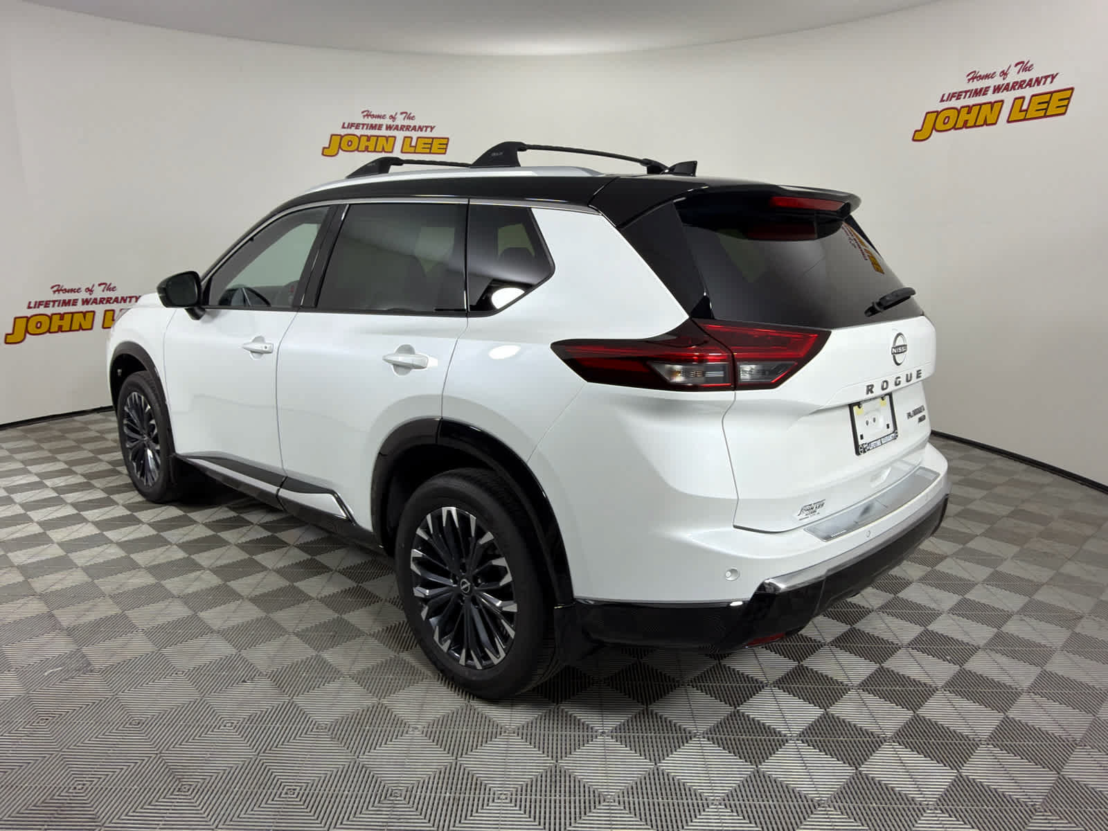 Certified 2026 Nissan Rogue Platinum AWD/4WD image 3
