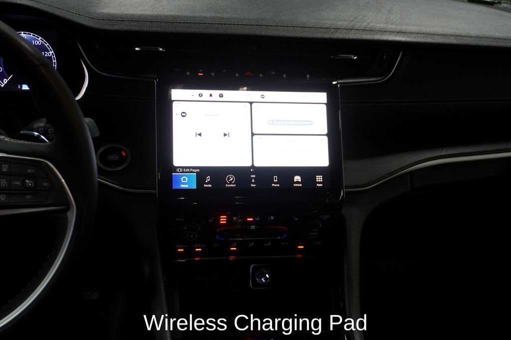 Used 2023 Jeep Grand Cherokee Limited w/ Luxury Tech Group II image 13