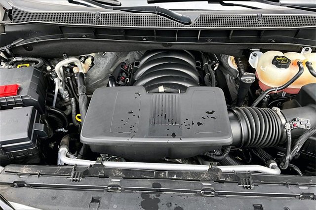 Used 2025 Chevrolet Suburban Z71 image 32