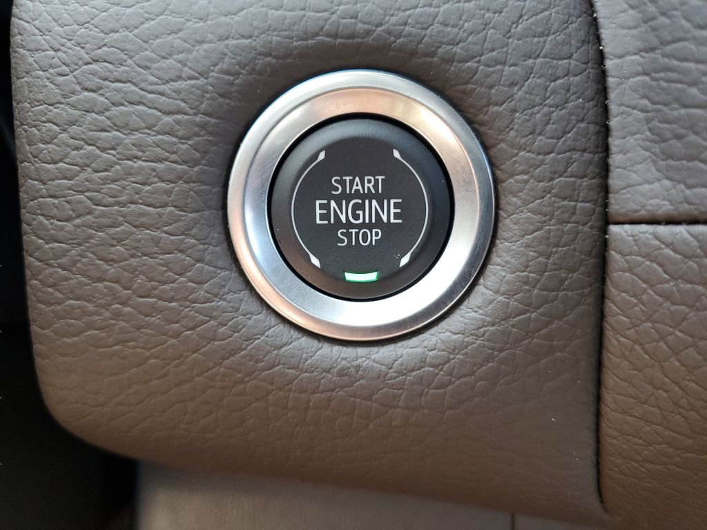 Used 2024 GMC Yukon Denali w/ Denali Reserve Package image 27