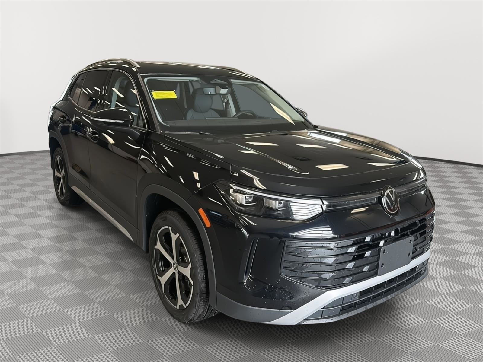 New 2026 Volkswagen Tiguan SE AWD/4WD image 3