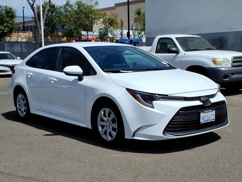 Used 2025 Toyota Corolla LE FWD image 3