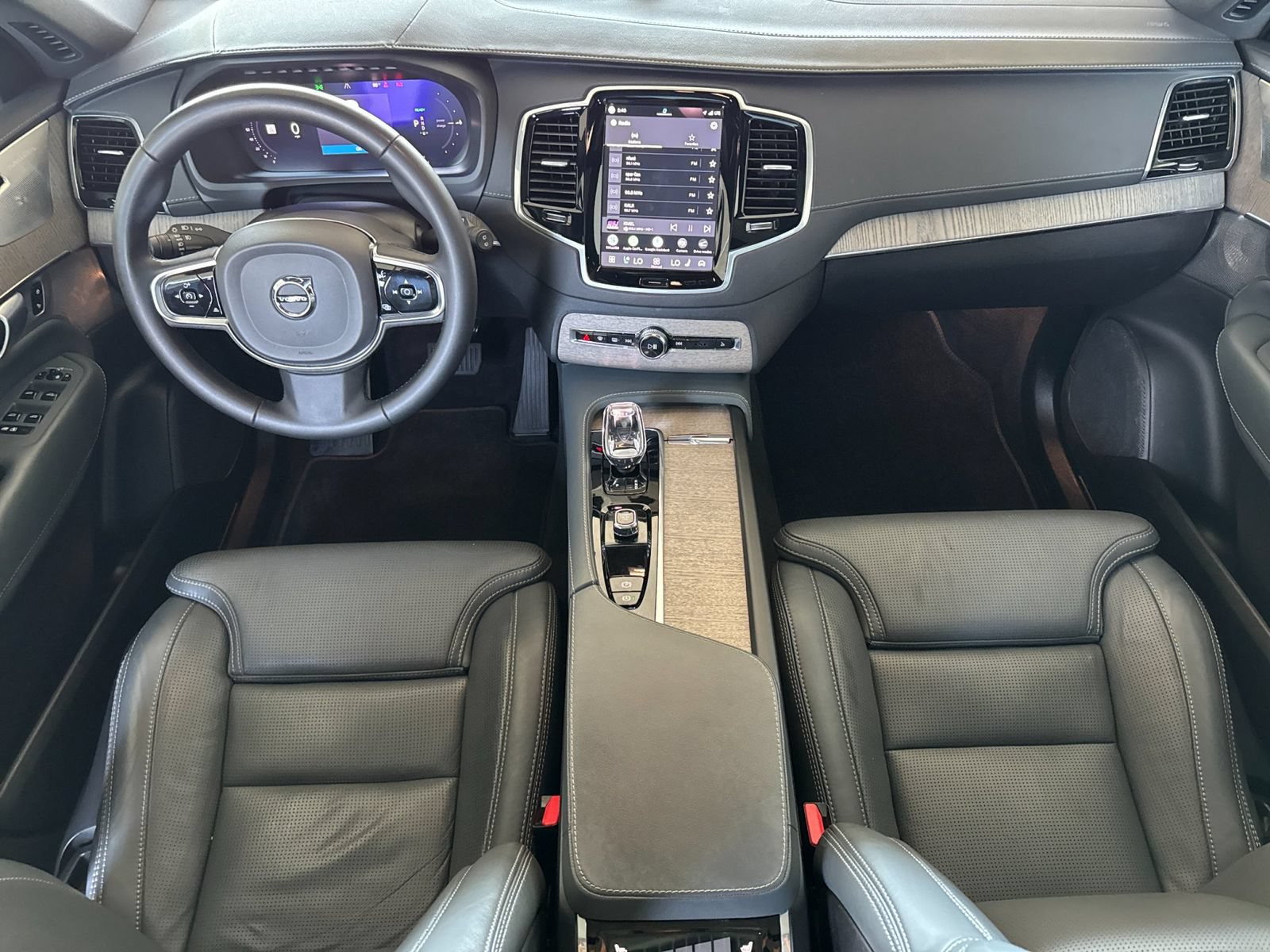 Certified 2023 Volvo XC90 T8 Ultimate AWD/4WD image 4