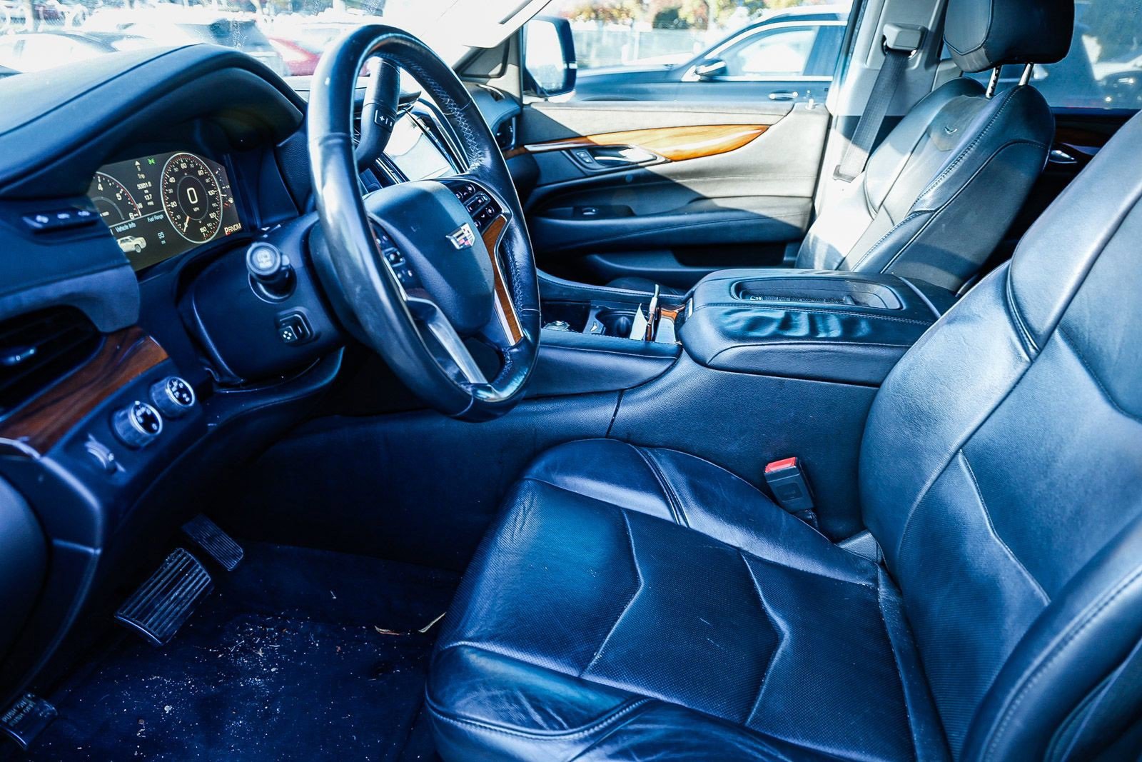 Used 2015 Cadillac Escalade Luxury image 5