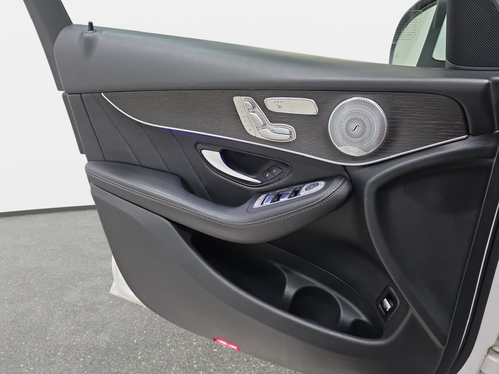 Used 2020 Mercedes-Benz GLC 300 4MATIC image 27