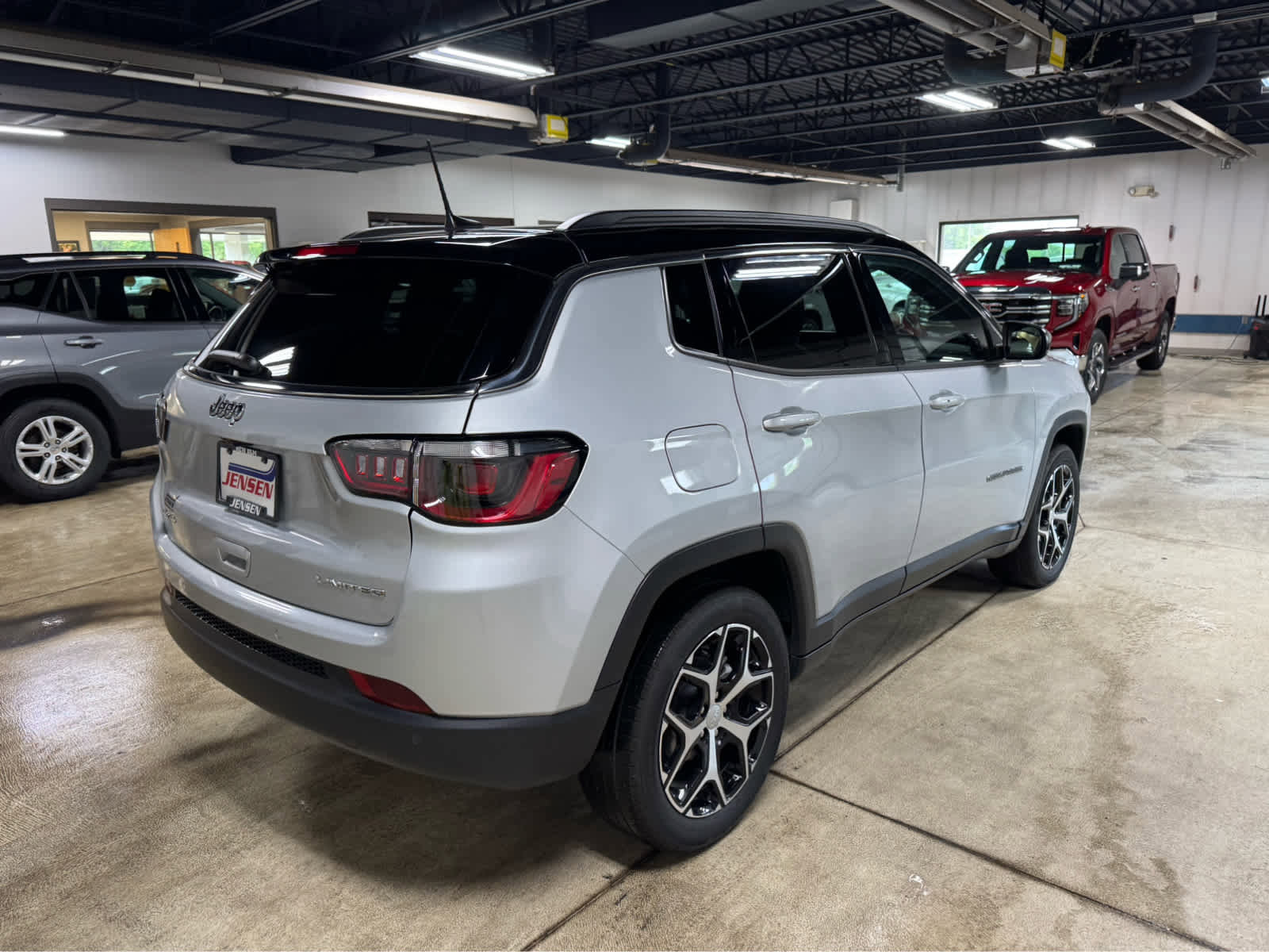 Used 2024 Jeep Compass Limited image 4