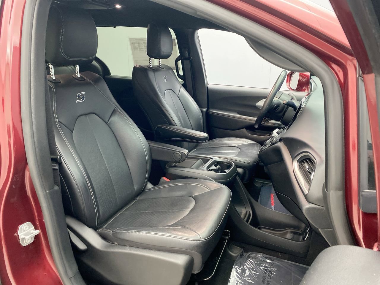 Used 2020 Chrysler Pacifica Touring-L w/ S Appearance Package FWD image 22